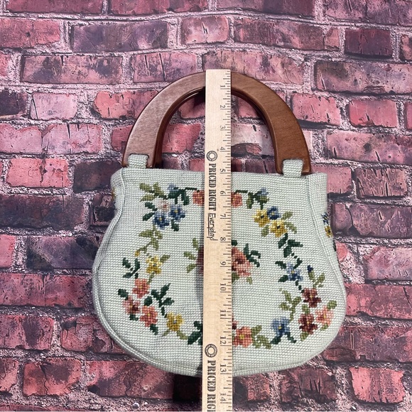 Vintage Handcrafted Floral Tapestry Handbag Needlepoint Cutch Bag Wooden Handle - Picture 11 of 14